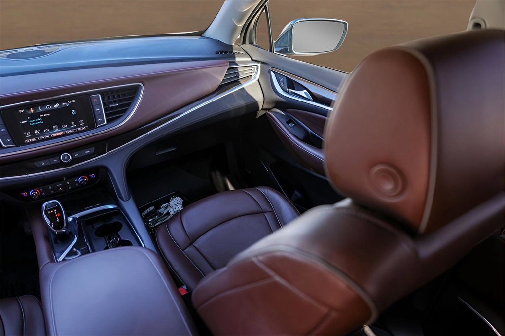 Used 2018 Buick Enclave Avenir w/ Avenir Technology Package image 30