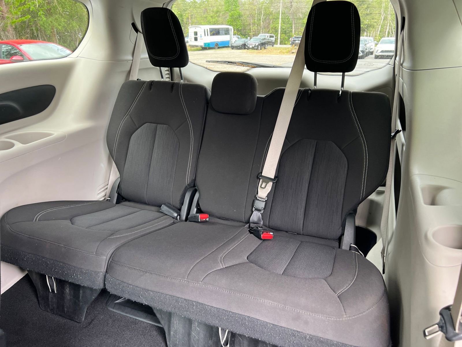 Used 2023 Chrysler Voyager LX image 32