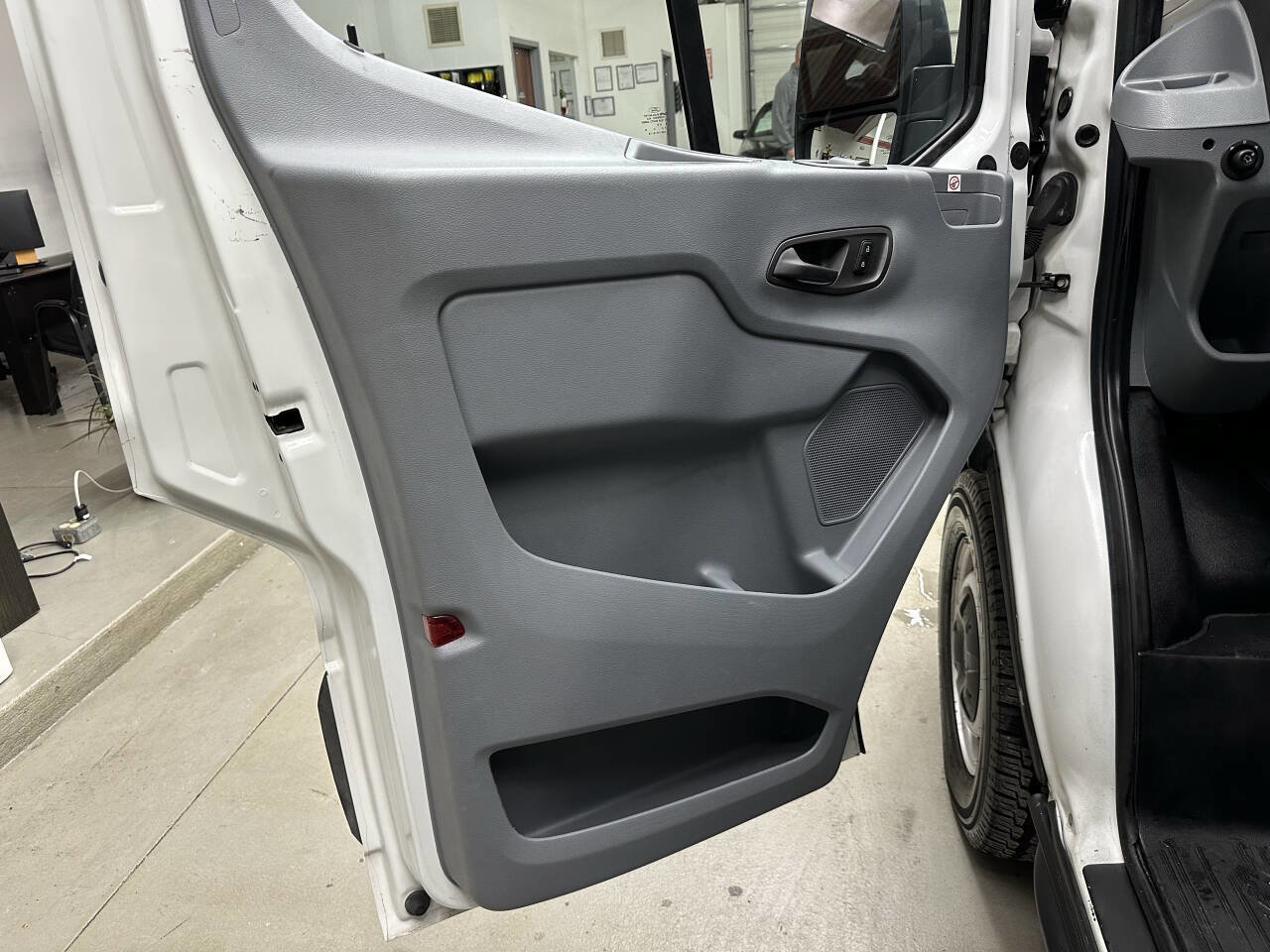 Used 2019 Ford Transit 150 148 Medium Roof image 10