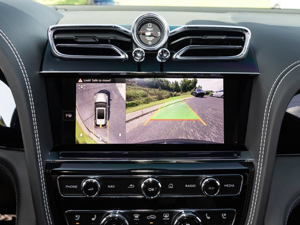 Used 2025 Bentley Bentayga AWD/4WD image 50