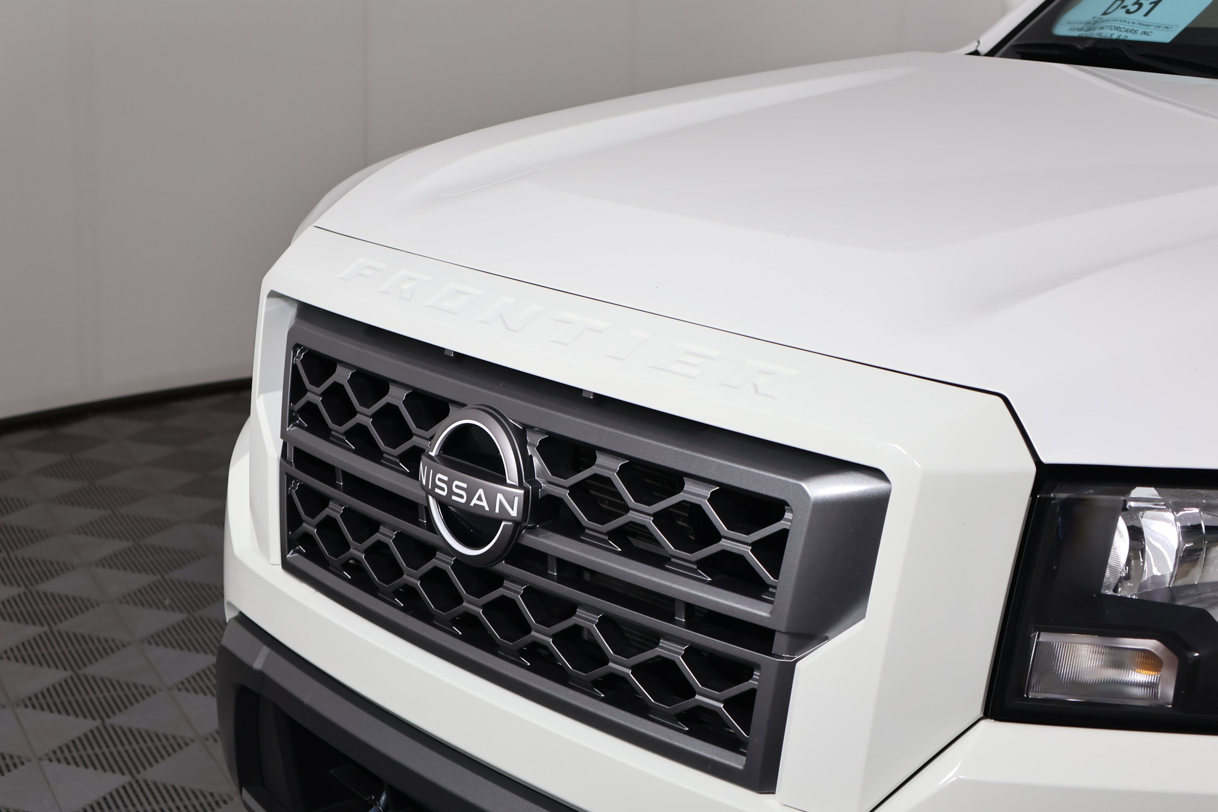 Used 2022 Nissan Frontier SV image 11