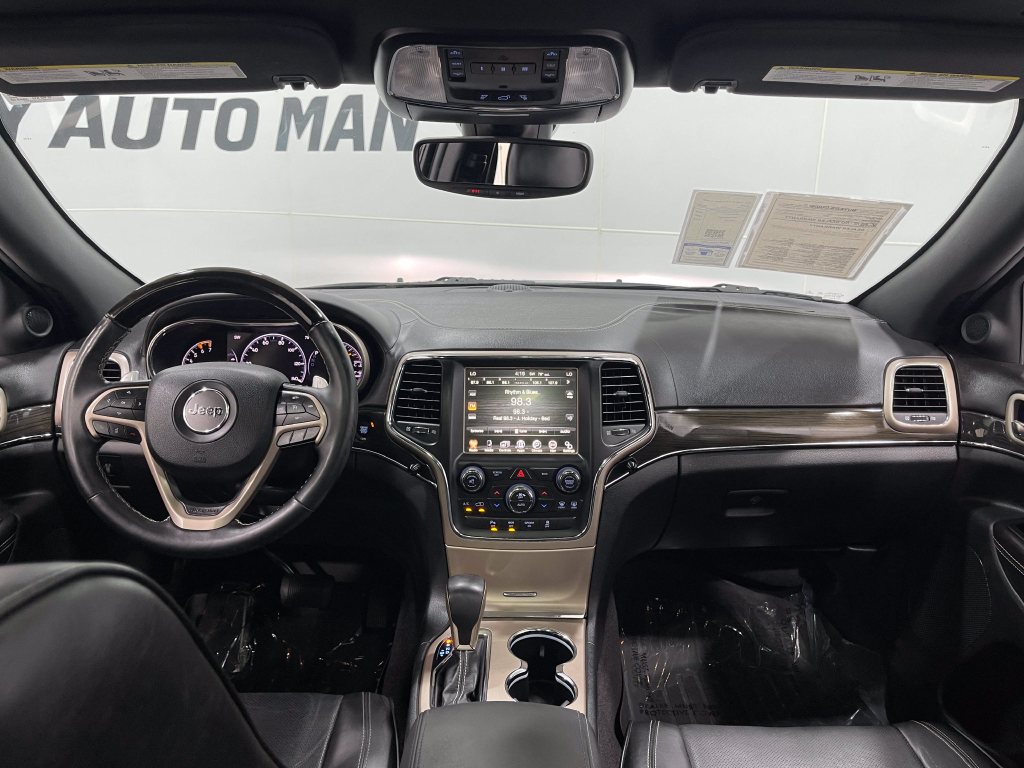 Used 2017 Jeep Grand Cherokee Overland AWD/4WD image 19