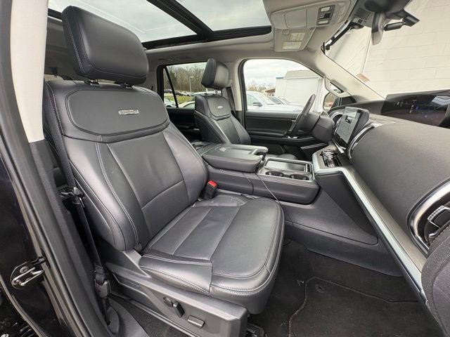 Used 2025 Ford Expedition Platinum image 44