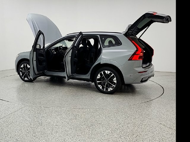 New 2026 Volvo XC60 T8 Plus w/ Protection Package Premier AWD/4WD image 12
