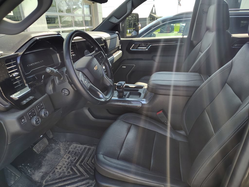Used 2023 Chevrolet Silverado 1500 LTZ w/ Technology Package AWD/4WD image 12