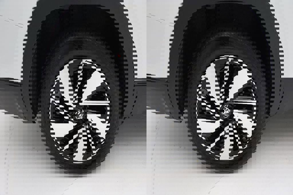 Used 2025 Volkswagen Atlas SE image 10