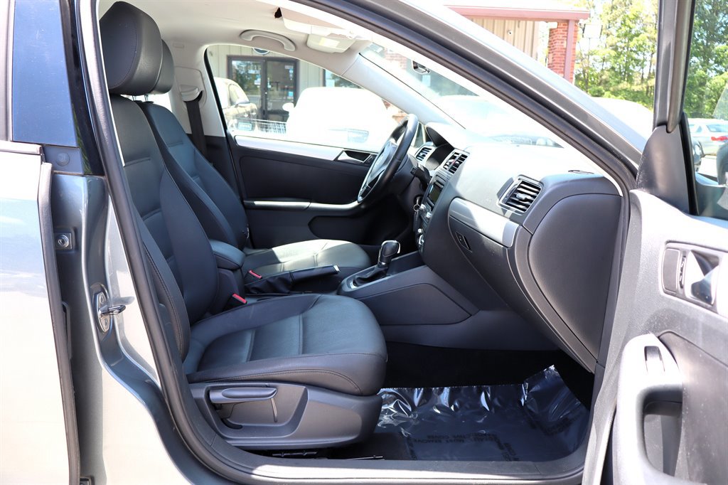 Used 2012 Volkswagen Jetta TDI FWD image 16