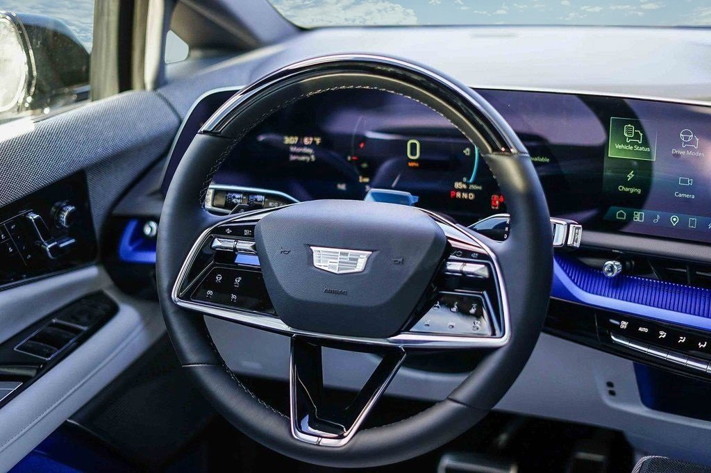 New 2026 Cadillac Optiq Sport 1 image 25