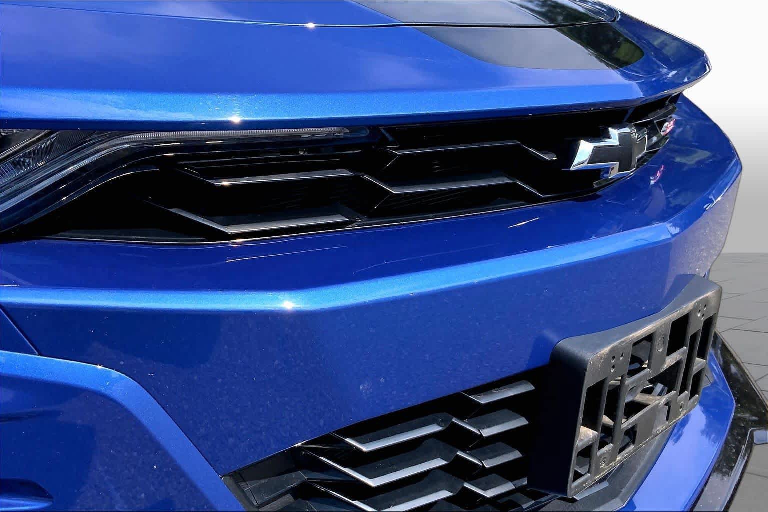 Used 2023 Chevrolet Camaro SS w/ Design Package 2 RWD image 30
