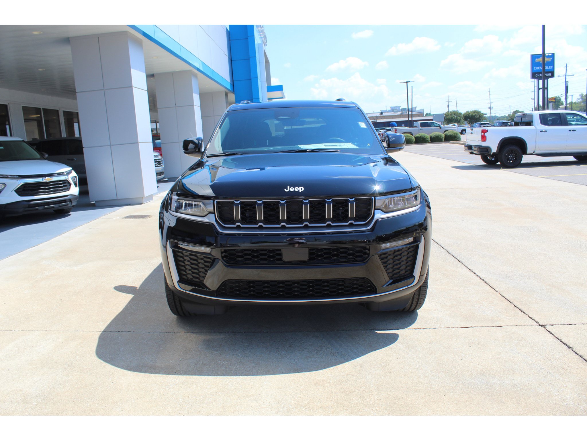 New 2027 Jeep Grand Cherokee Limited AWD/4WD image 3
