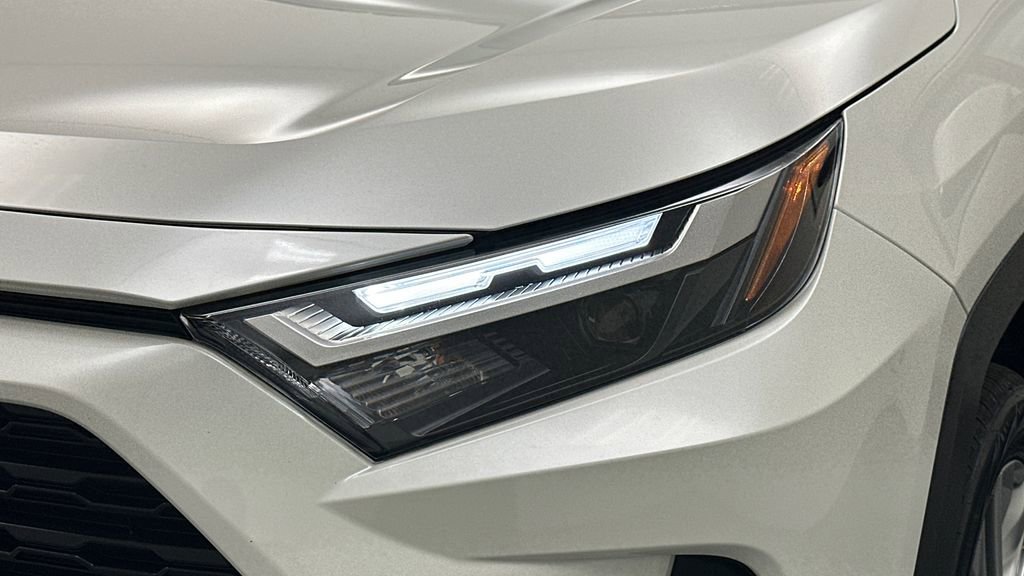 Used 2022 Toyota RAV4 XLE Premium AWD/4WD image 22