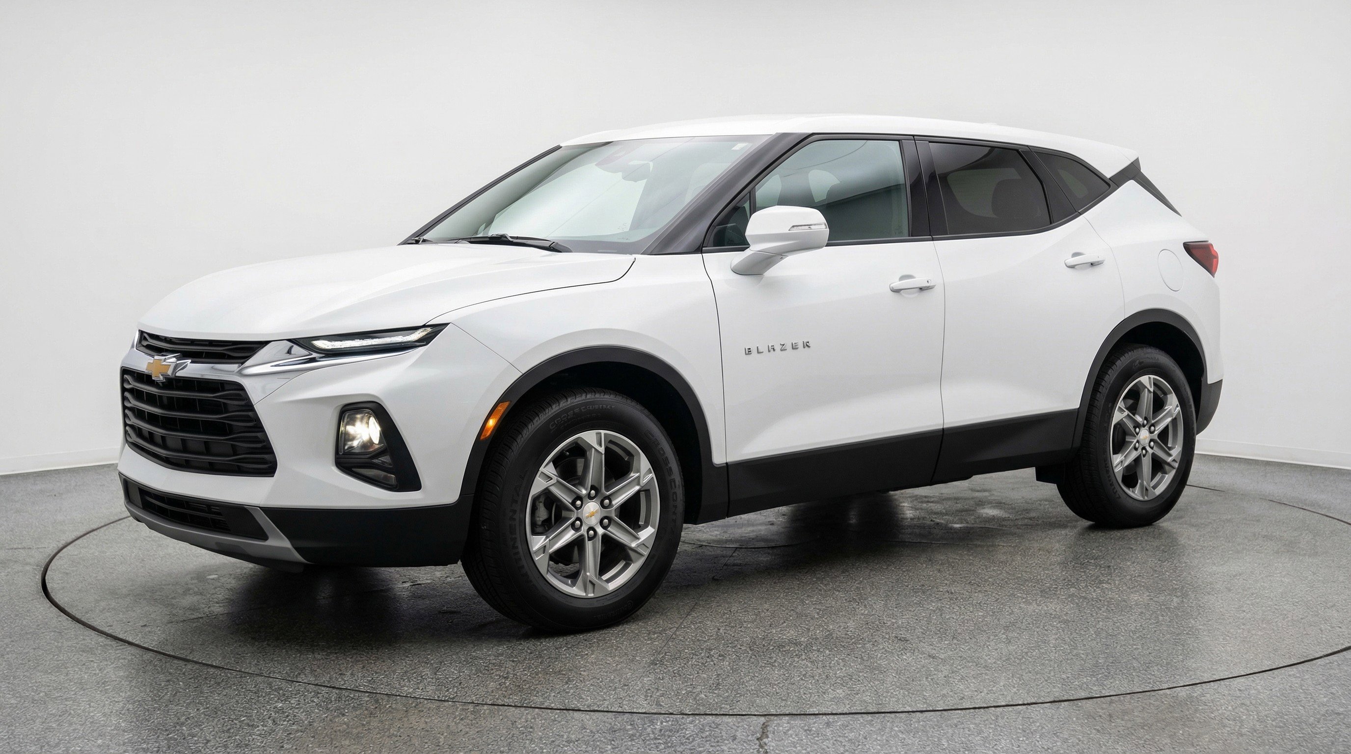 Used 2025 Chevrolet Blazer LT image 3