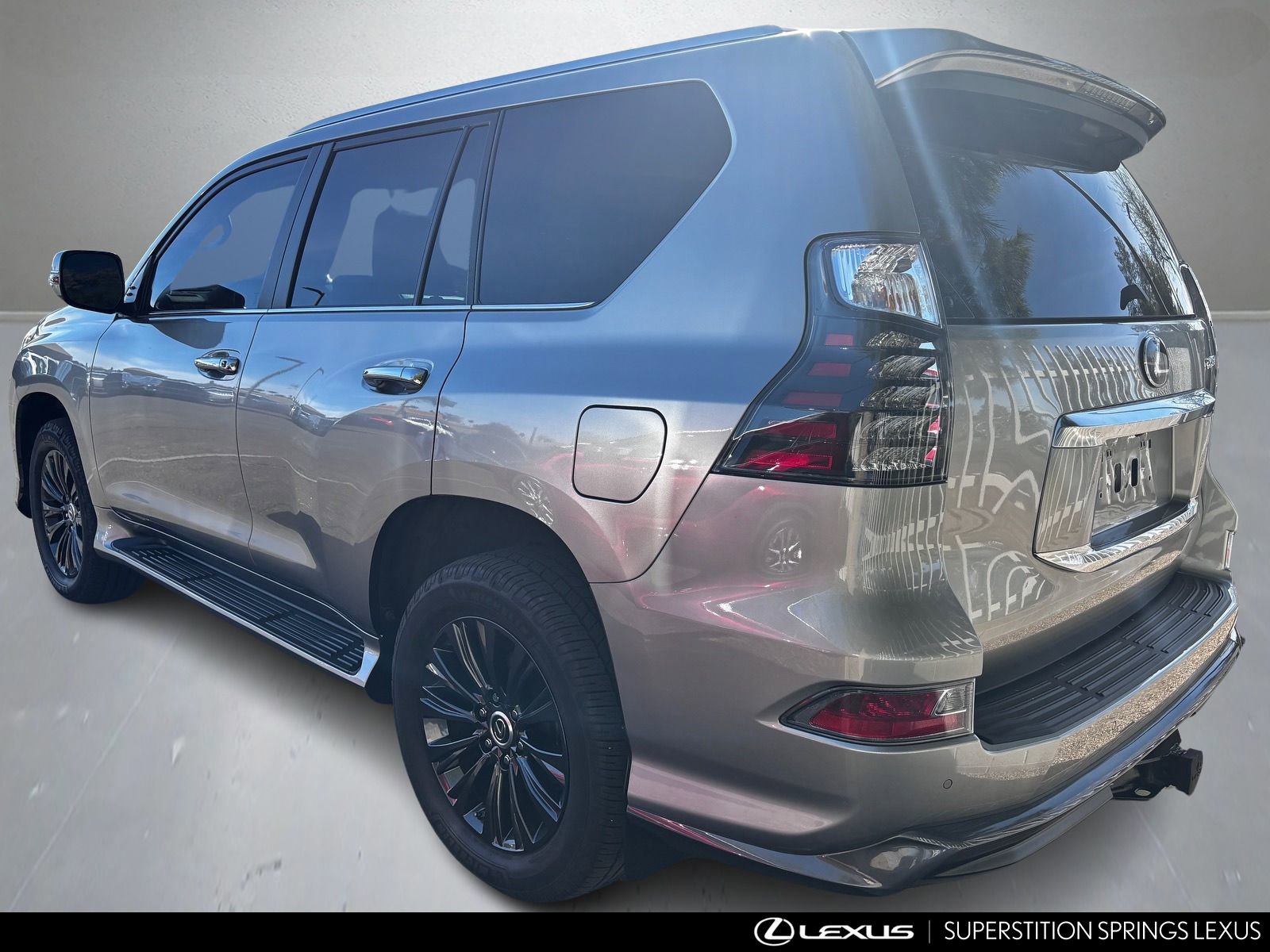 Used 2023 Lexus GX 460 Premium w/ Accessory Package image 4