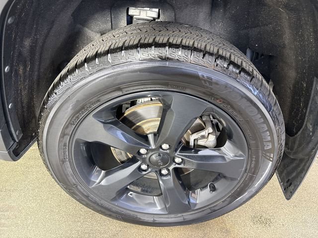 Used 2022 Jeep Grand Cherokee L Laredo AWD/4WD image 5