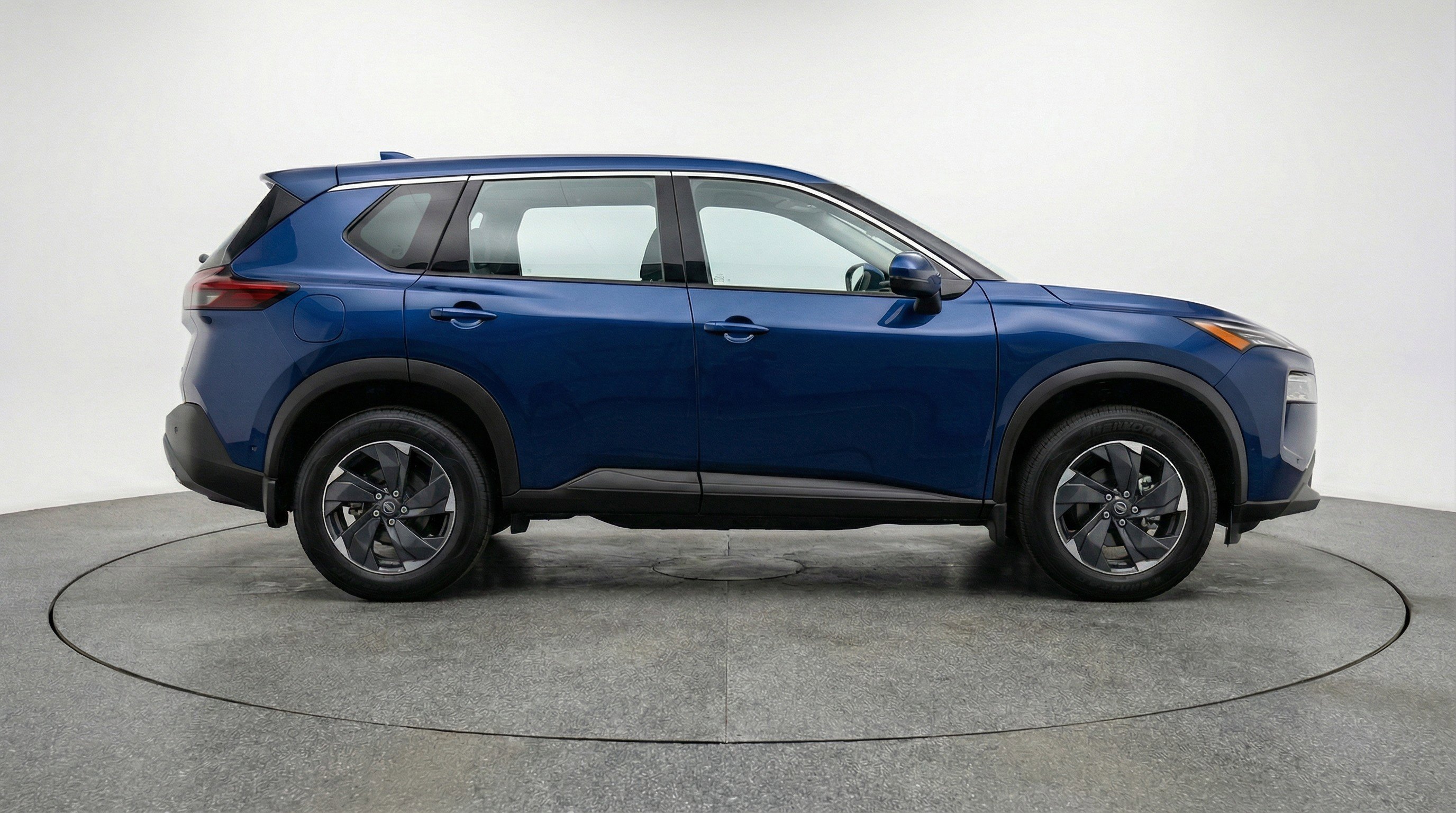 Used 2025 Nissan Rogue SV image 11