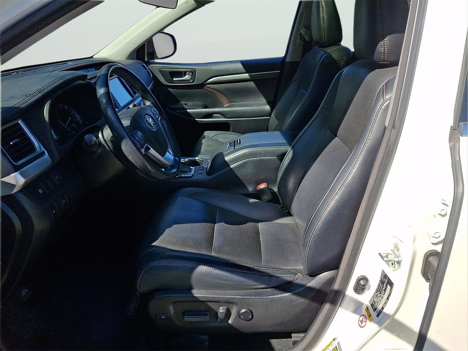 Used 2017 Toyota Highlander Limited AWD/4WD image 27