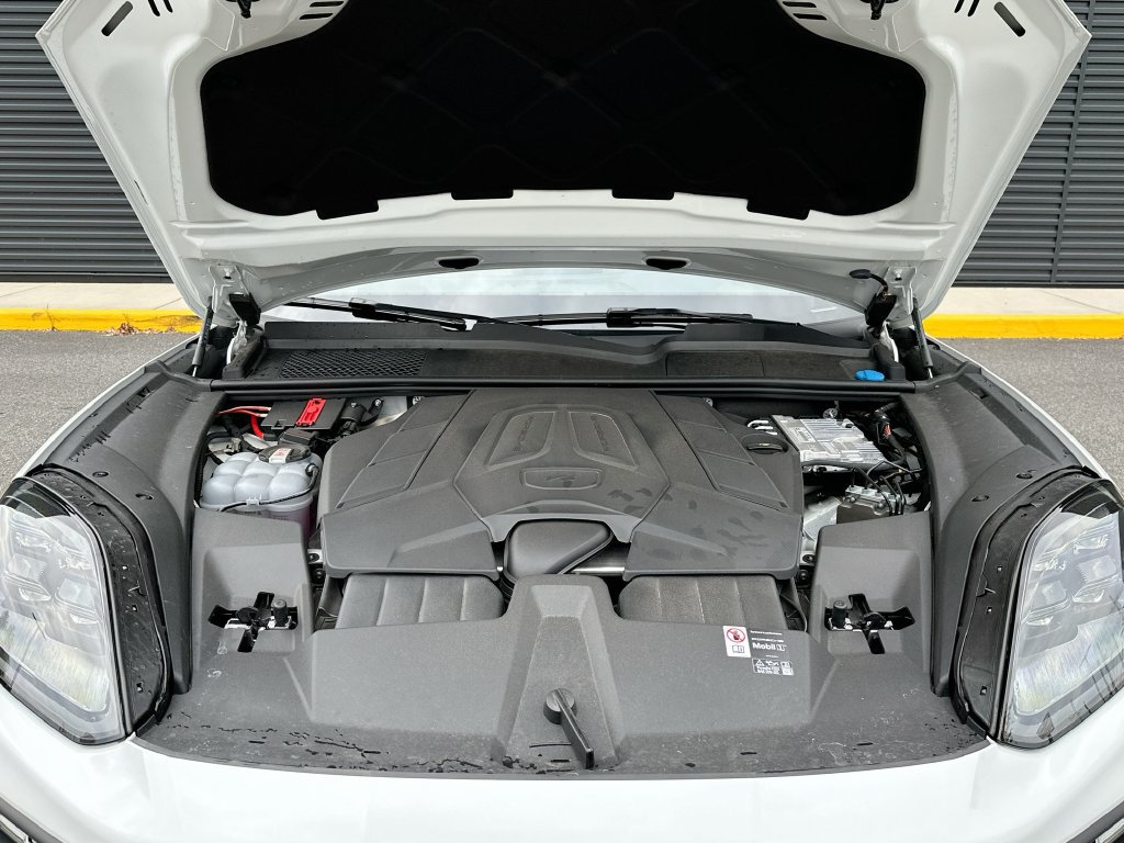 Certified 2026 Porsche Cayenne AWD/4WD image 33
