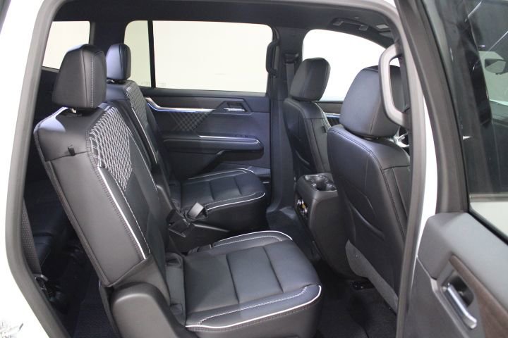 New 2026 GMC Acadia Denali w/ LPO, Floor Liner Package image 28