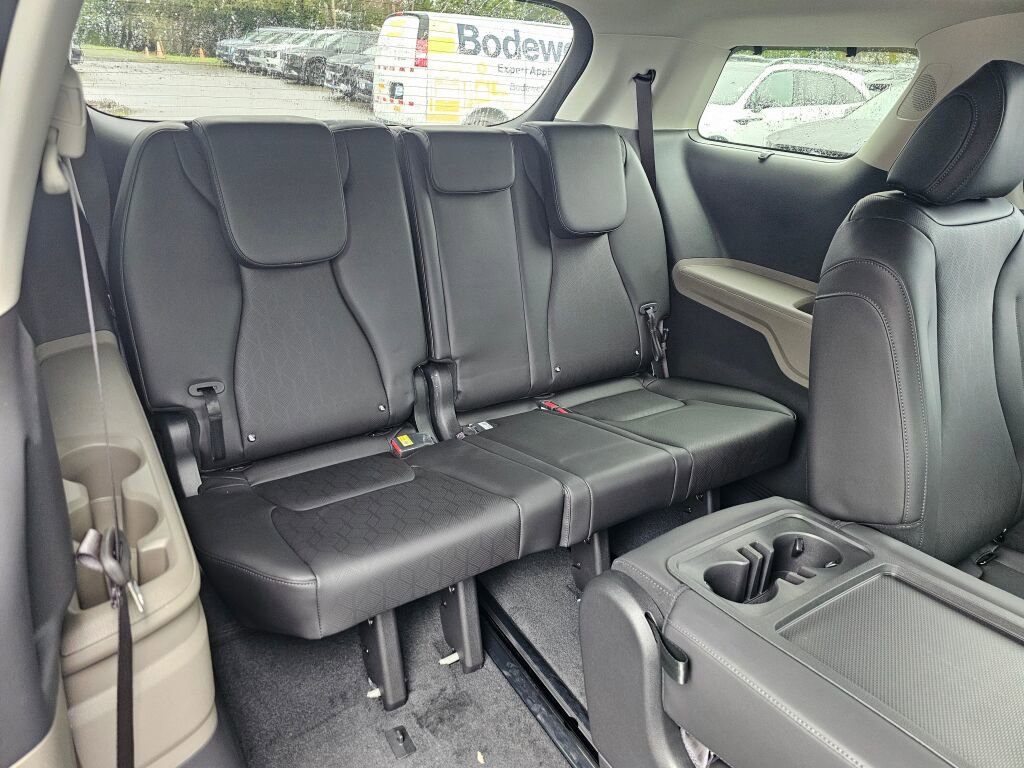 New 2026 Kia Carnival EX image 28