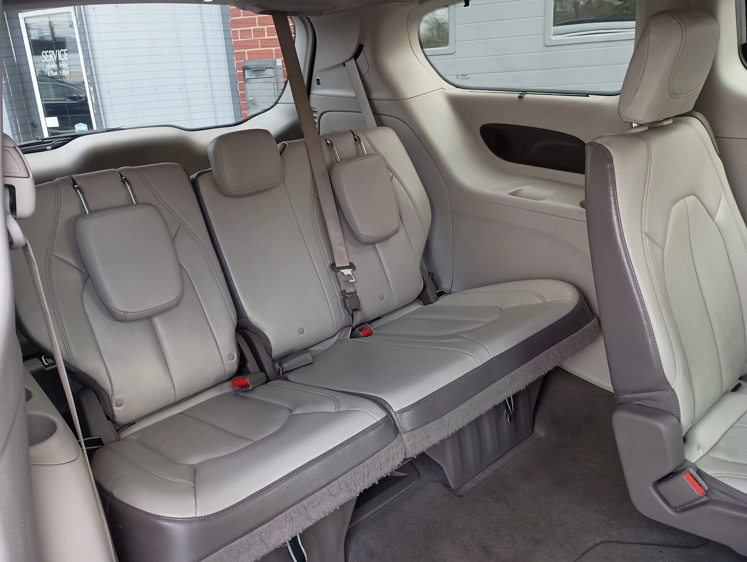 Used 2017 Chrysler Pacifica Touring-L image 16