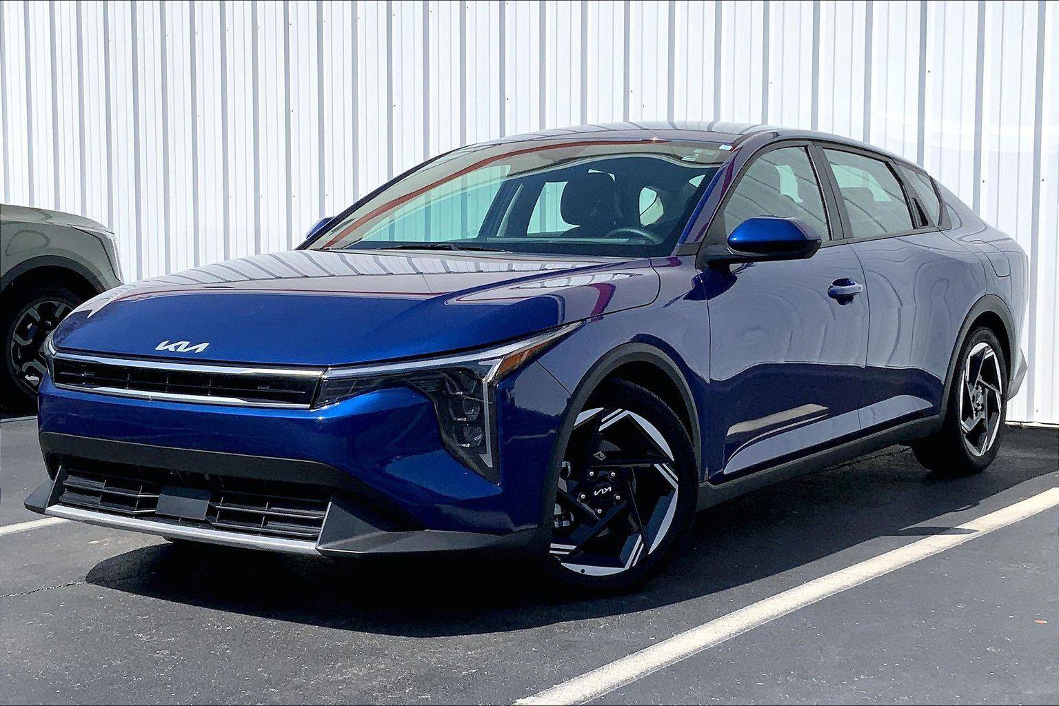 Used 2025 Kia K4 EX image 1