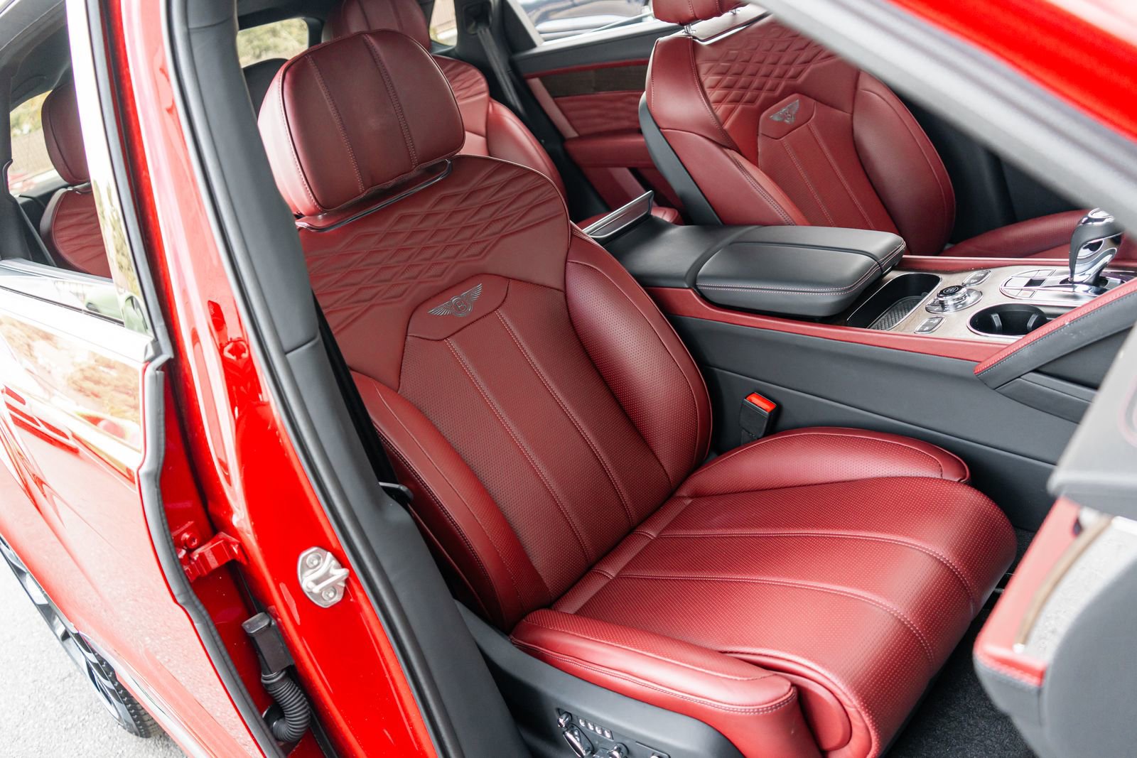 Used 2024 Bentley Bentayga Extended Wheelbase image 43