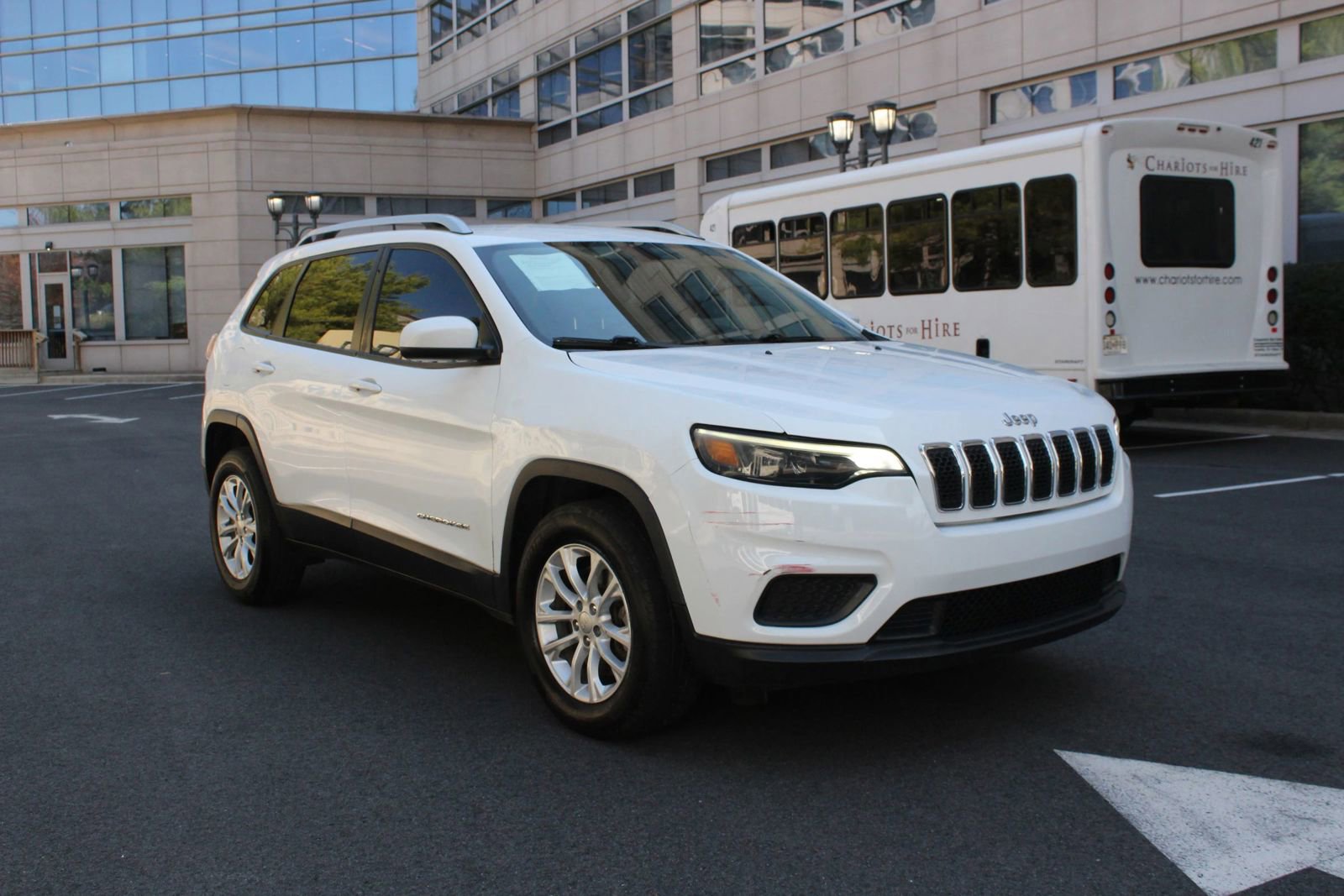 Used 2020 Jeep Cherokee Latitude FWD image 1