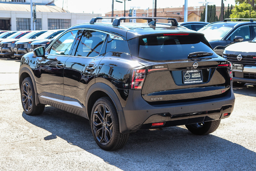 Used 2025 Nissan Kicks SR FWD image 6