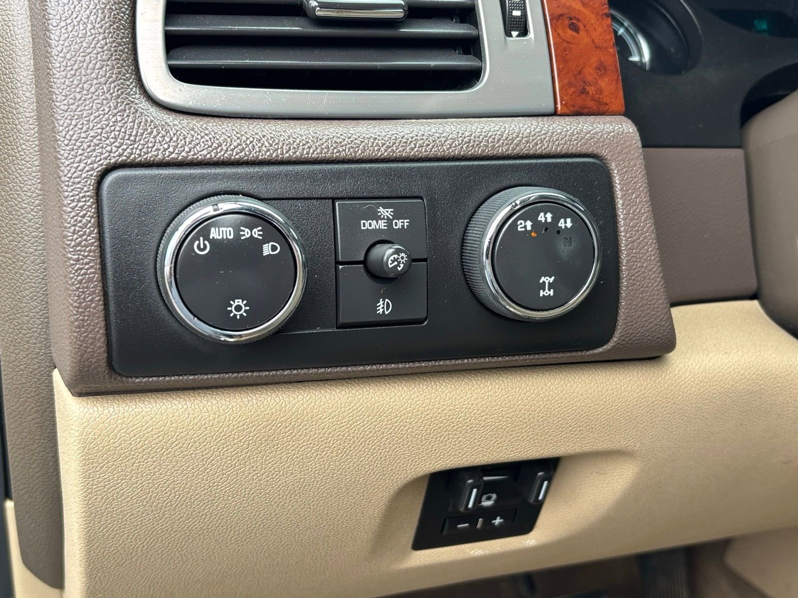 Used 2014 Chevrolet Silverado 2500 LTZ w/ Z71 Appearance Package image 5