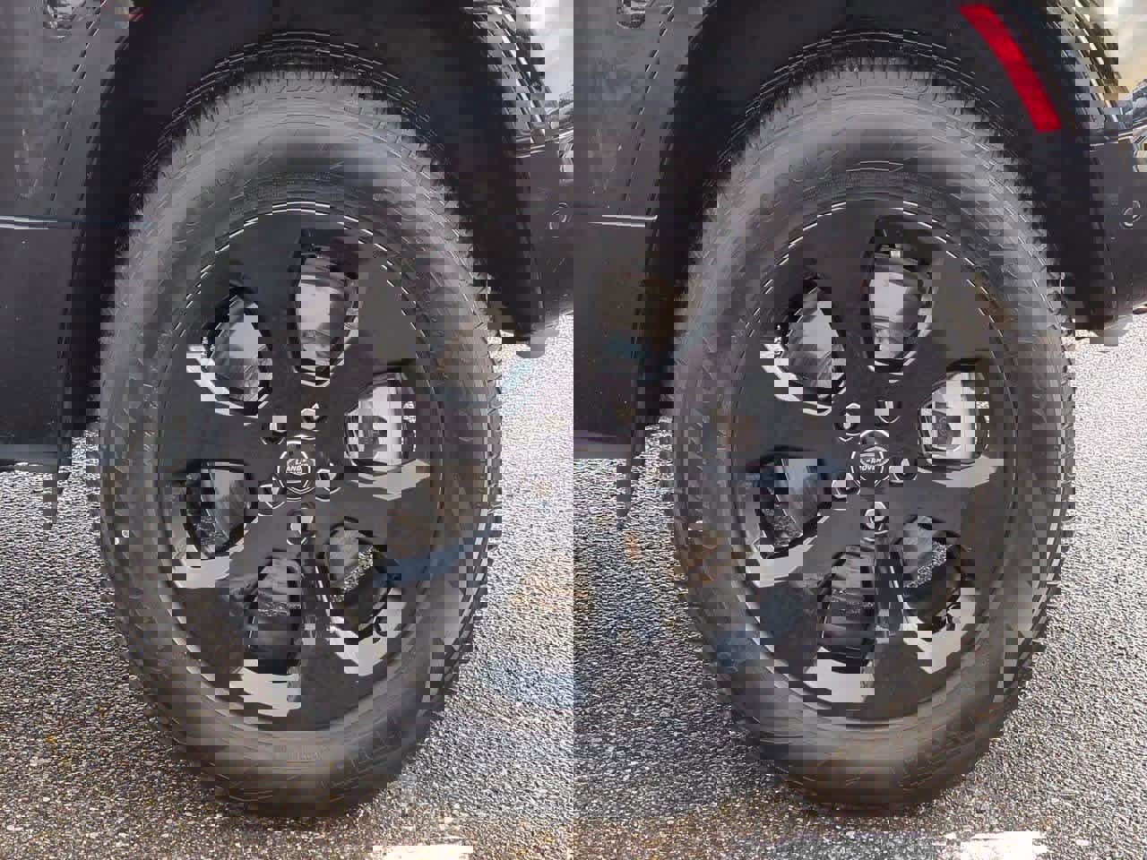 Certified 2023 Land Rover Defender 110 X-Dynamic SE image 13