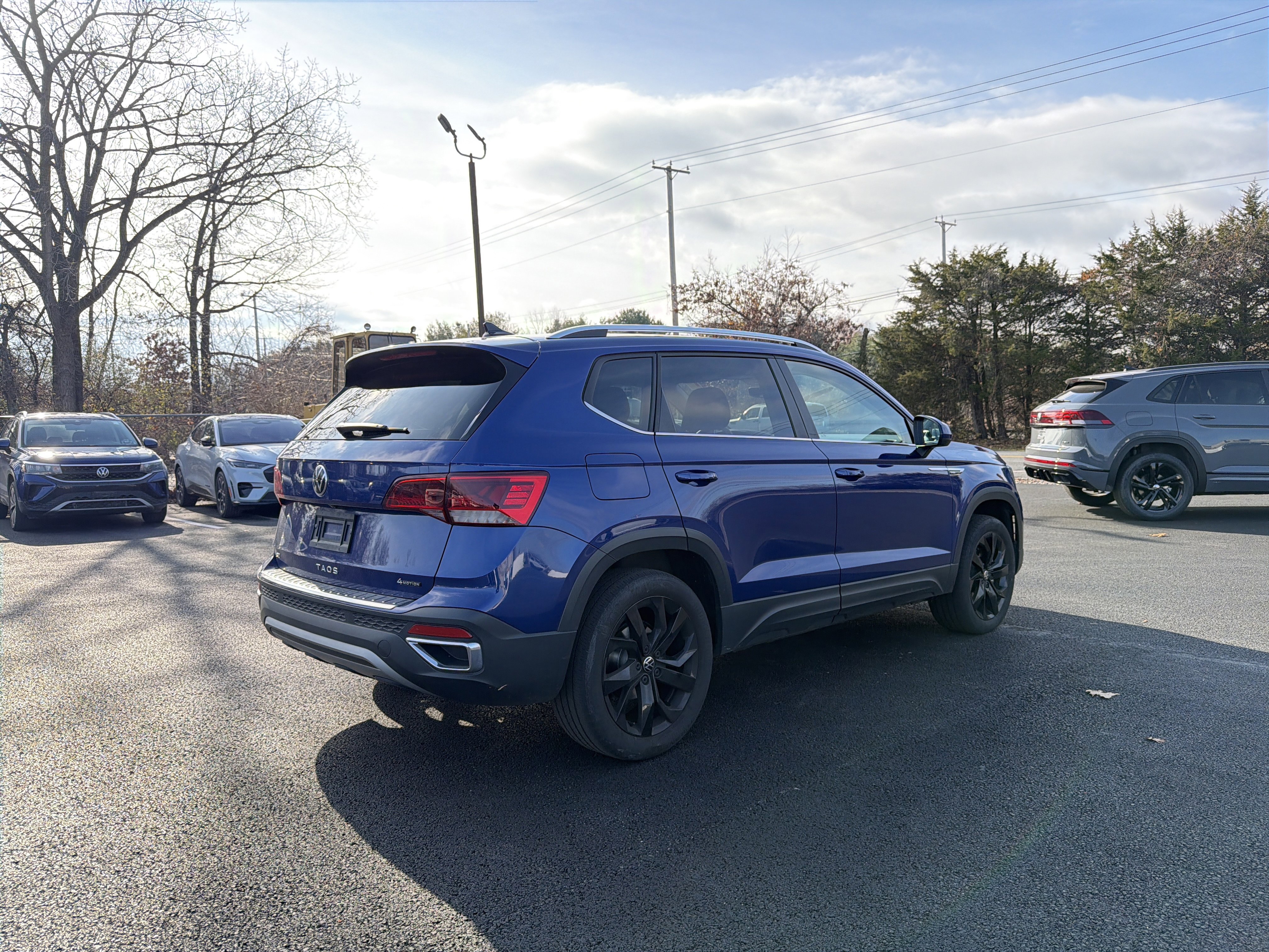 Certified 2023 Volkswagen Taos SE w/ Panoramic Sunroof Package image 6