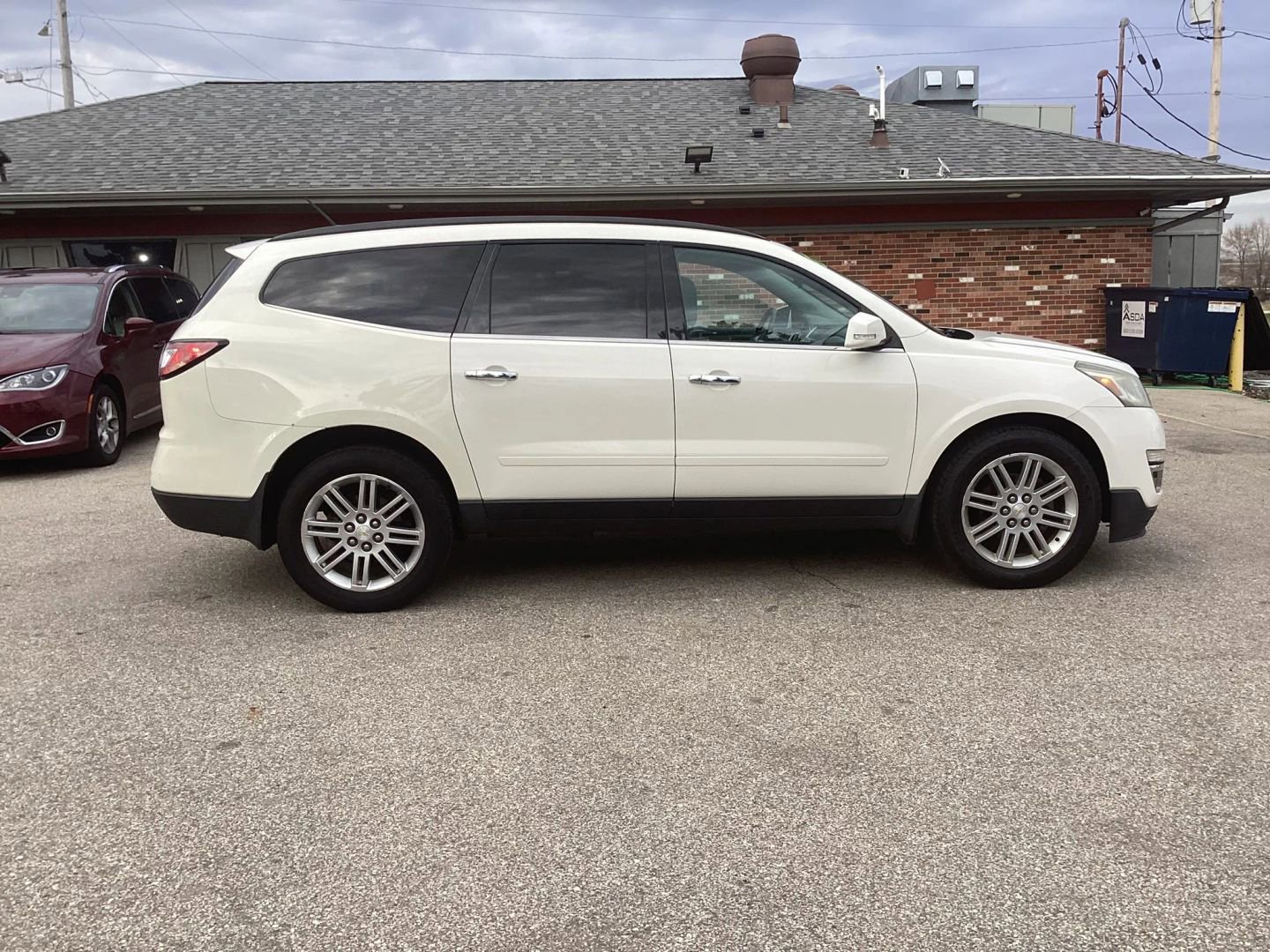 Used 2015 Chevrolet Traverse LT w/ Style and Technology Package image 12