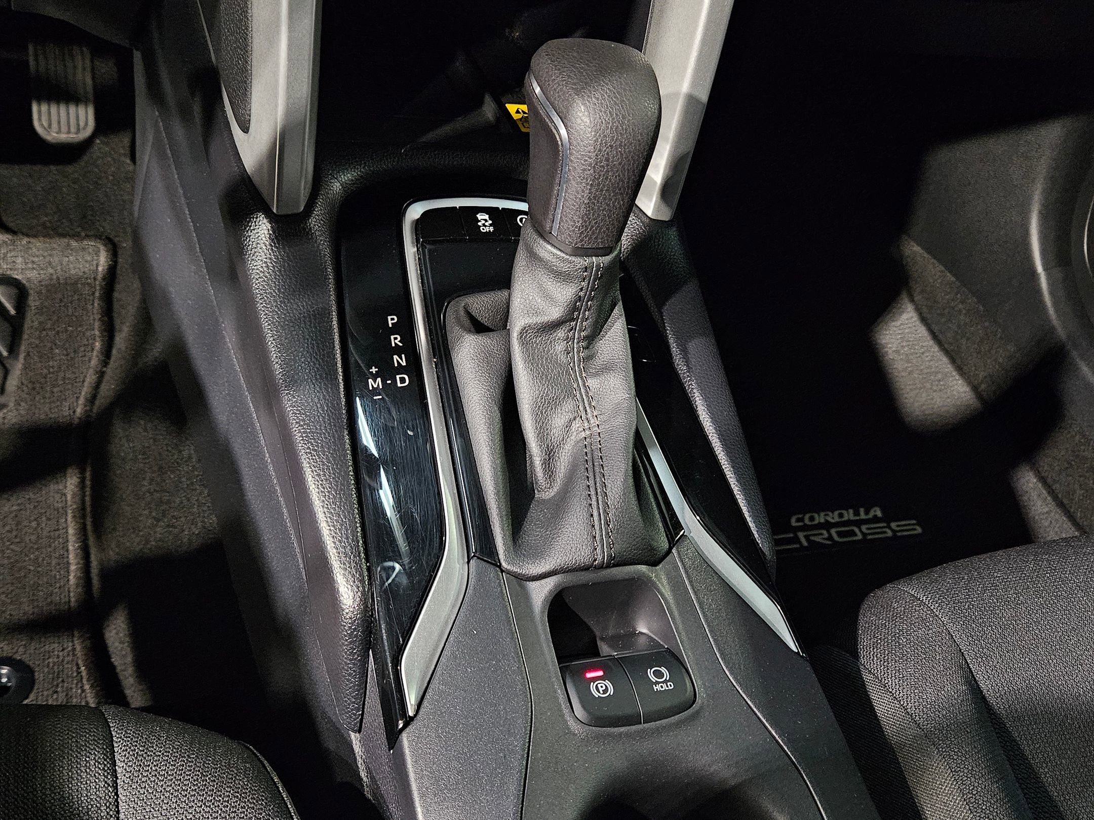 Used 2022 Toyota Corolla Cross LE image 32