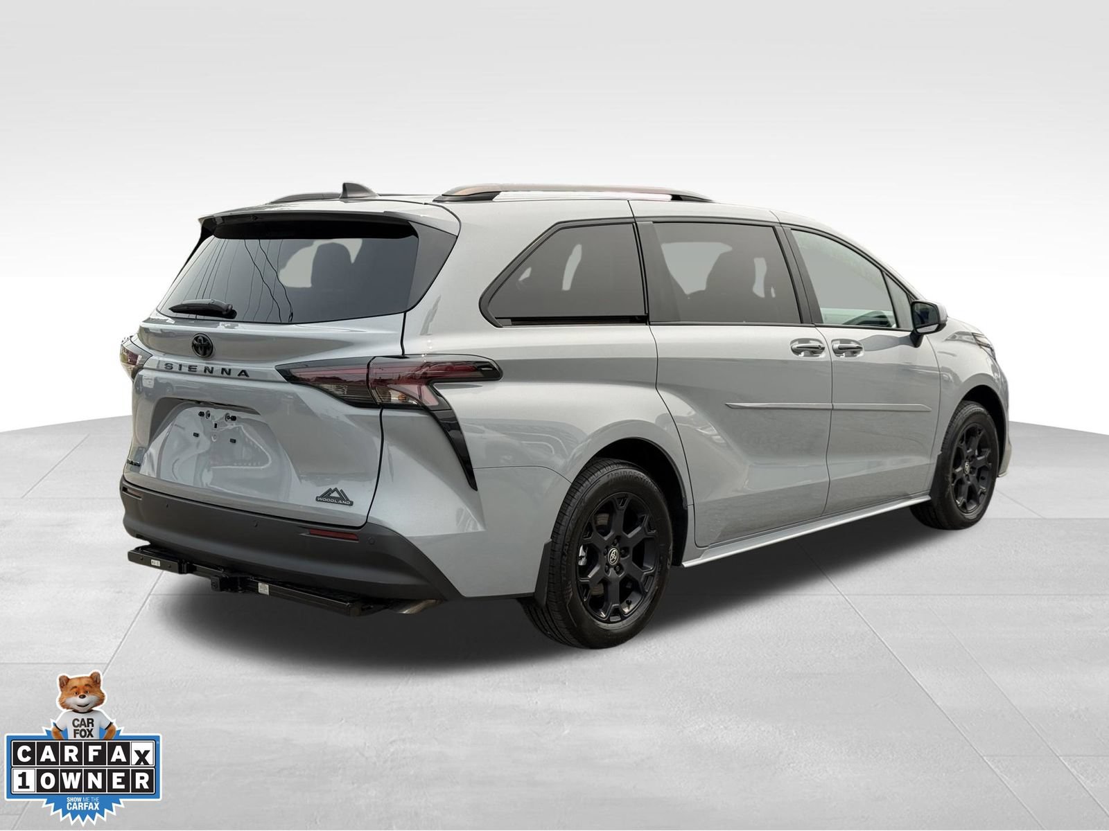 Used 2026 Toyota Sienna XLE Woodland Edition AWD/4WD image 2