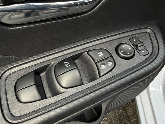 New 2025 Nissan Versa SV w/ Trunk Package FWD image 19
