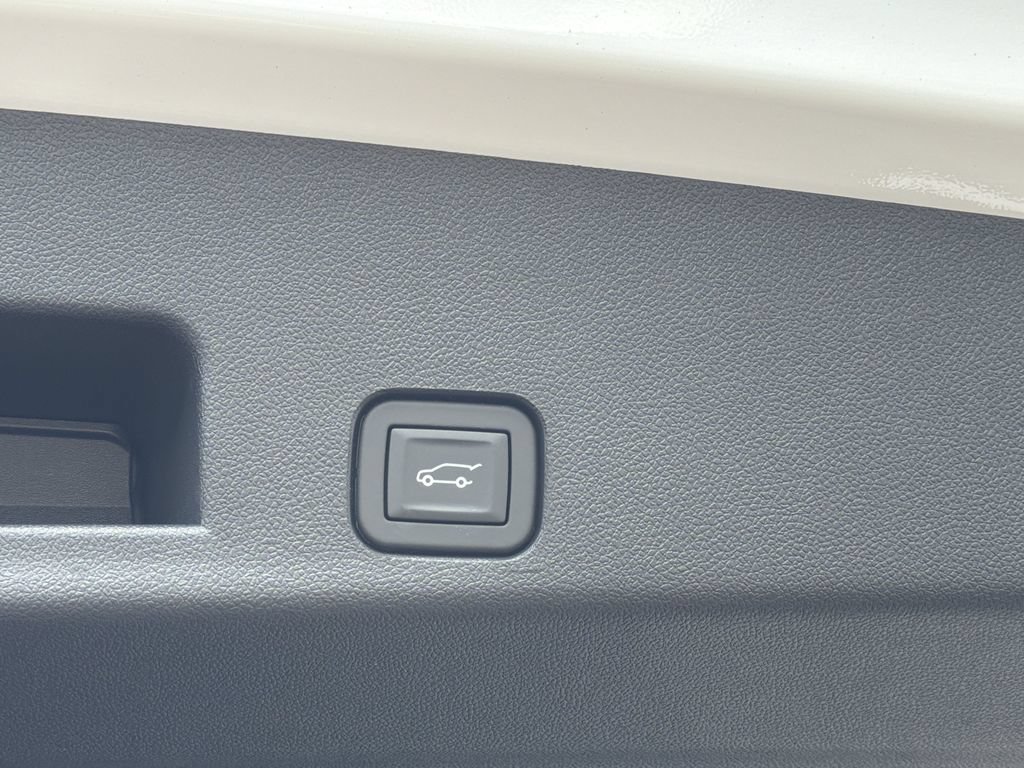 New 2026 Chevrolet Traverse LT w/ Midnight/Sport Edition FWD image 19