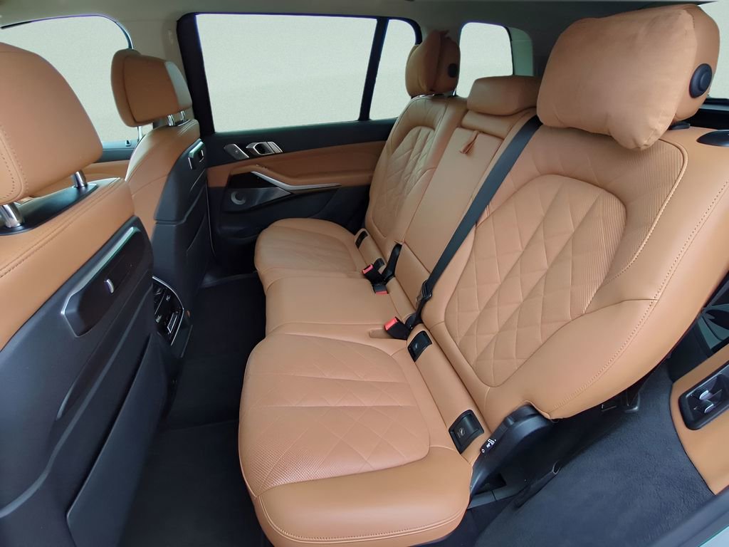 Used 2023 BMW X7 xDrive40i w/ Premium Package image 13