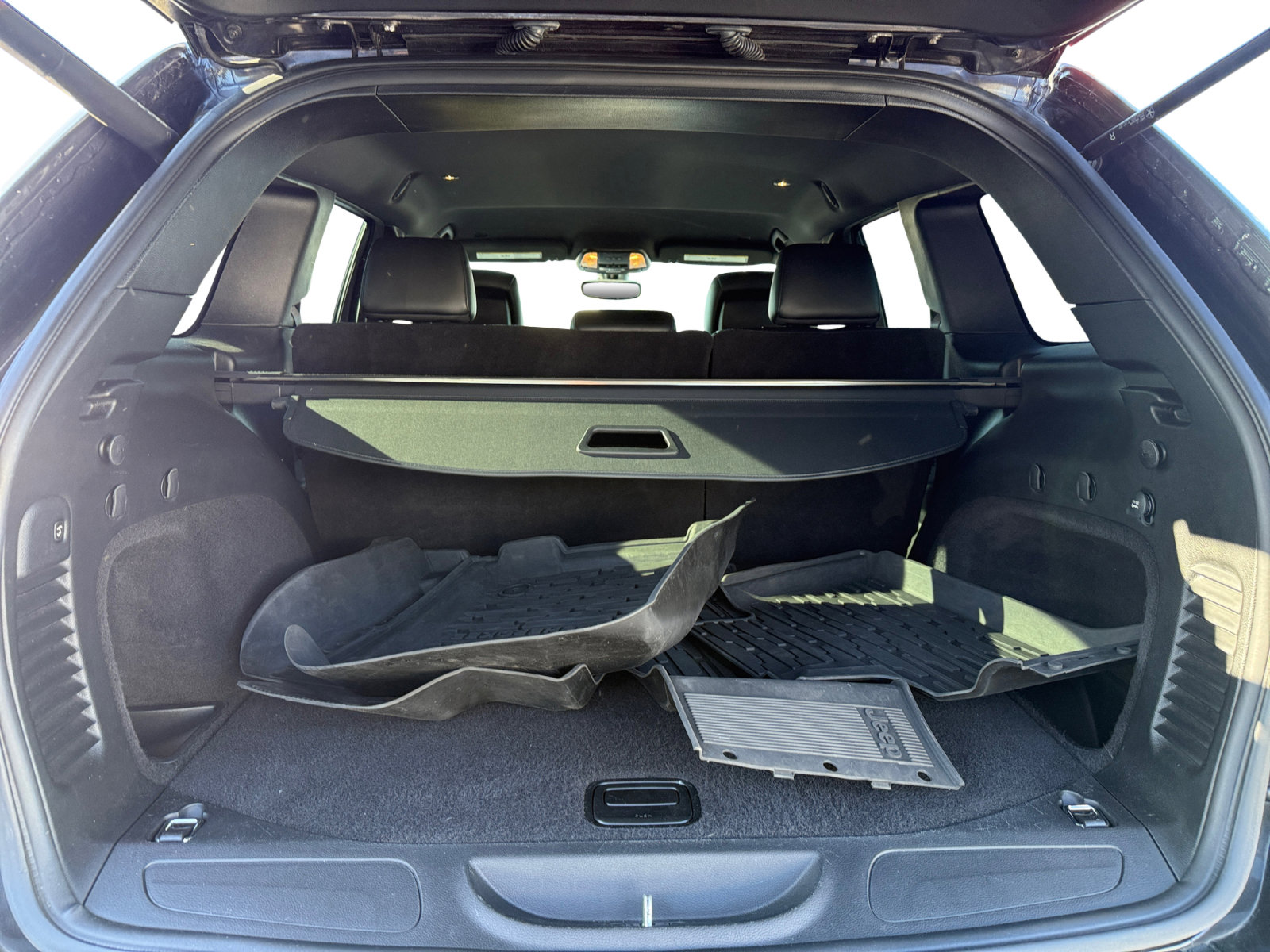 Used 2020 Jeep Grand Cherokee Altitude image 17