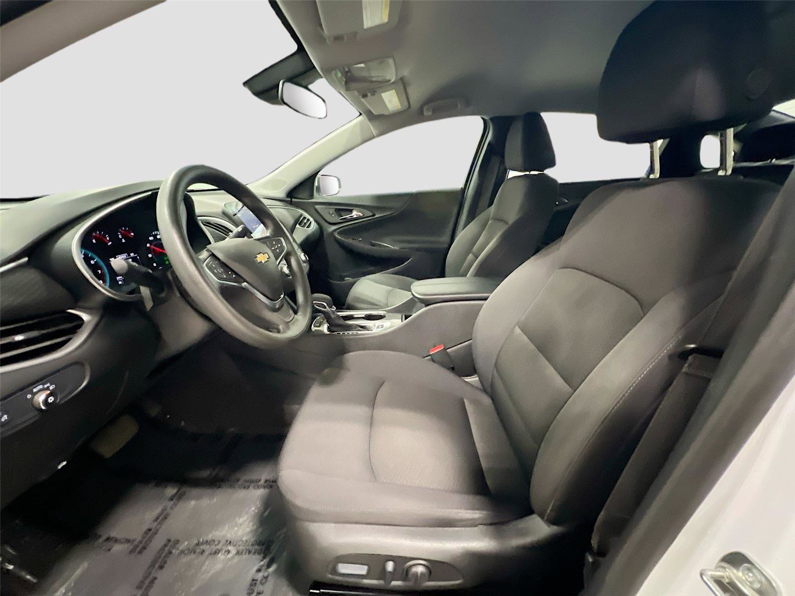 Used 2025 Chevrolet Malibu LT image 11