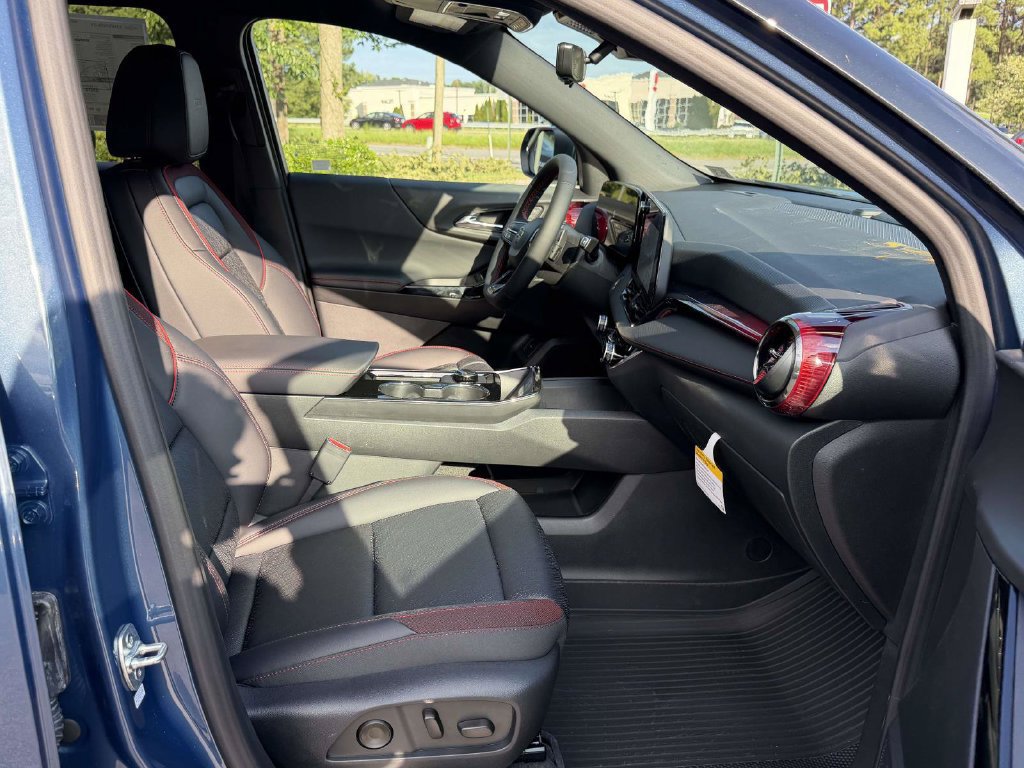 New 2027 Chevrolet Equinox RS w/ Safety and Technology Package FWD image 12