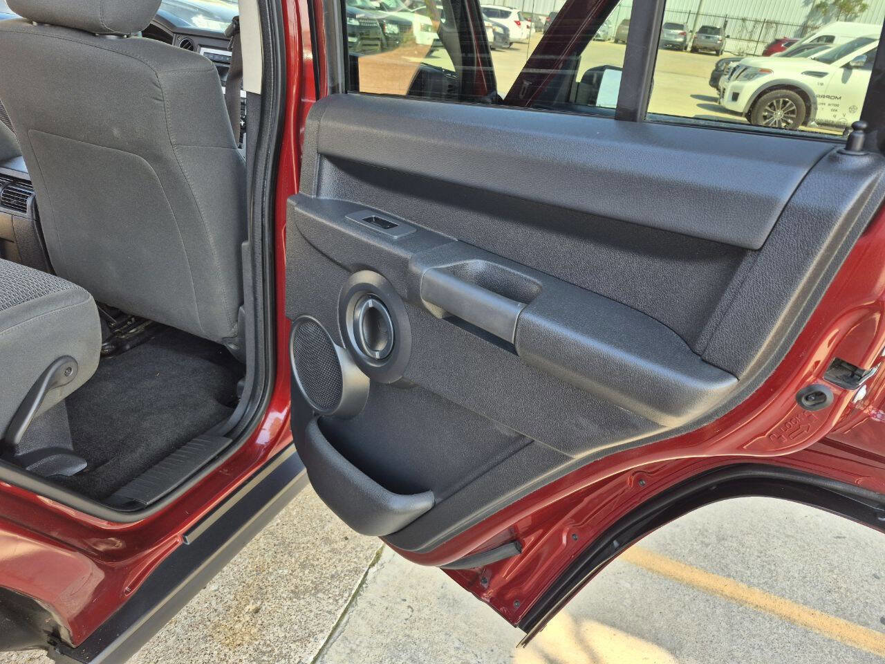 Used 2008 Jeep Commander Sport image 18