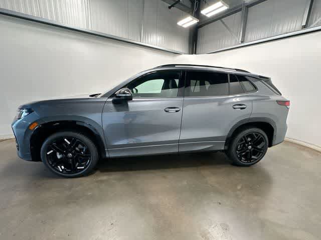 New 2026 Volkswagen Tiguan SE R-Line AWD/4WD image 2