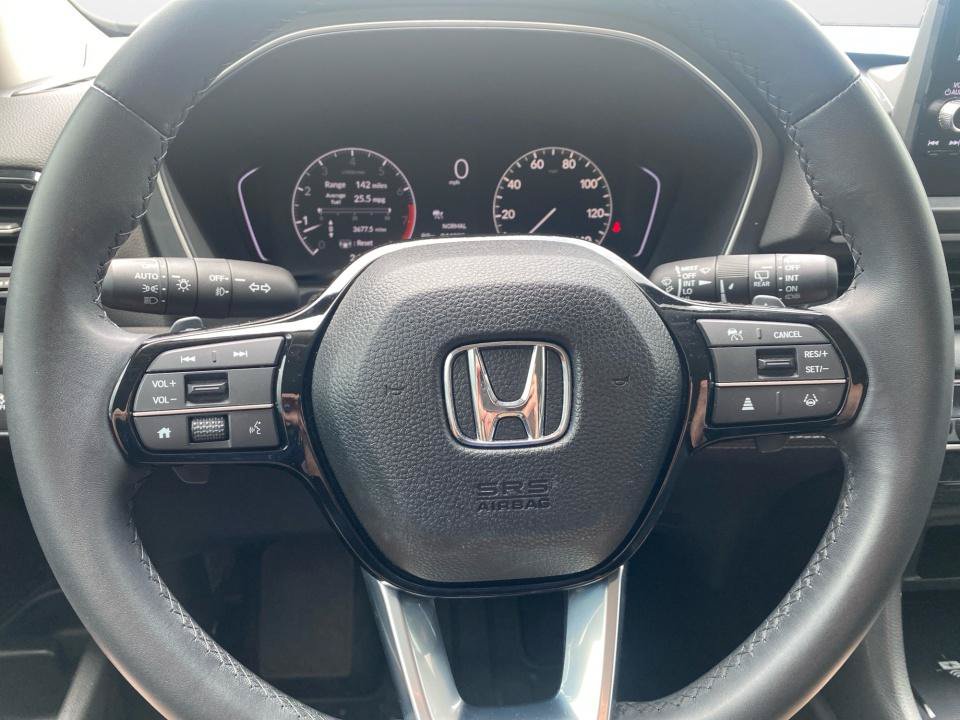 Certified 2025 Honda Pilot Touring image 13