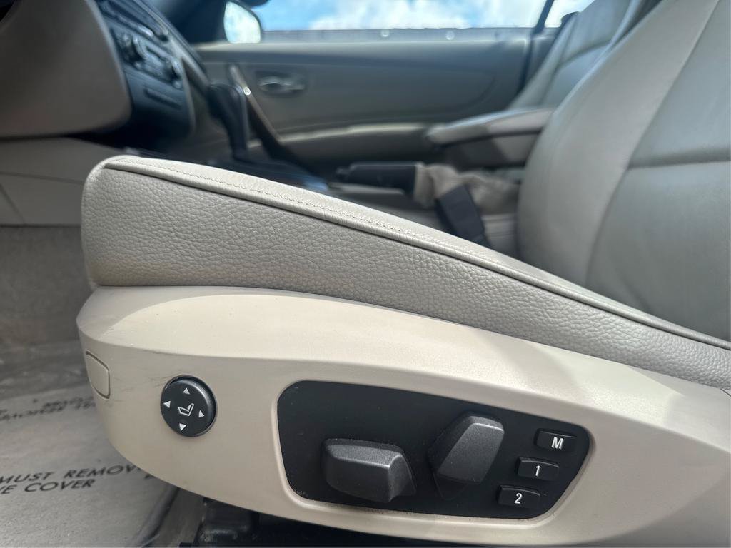 Used 2010 BMW 128i Convertible RWD image 17