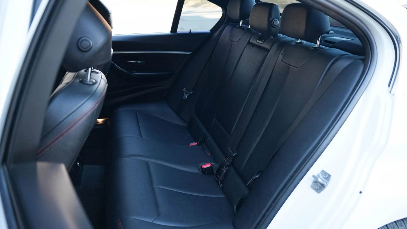 Used 2018 BMW 330i xDrive Sedan w/ Convenience Package image 27