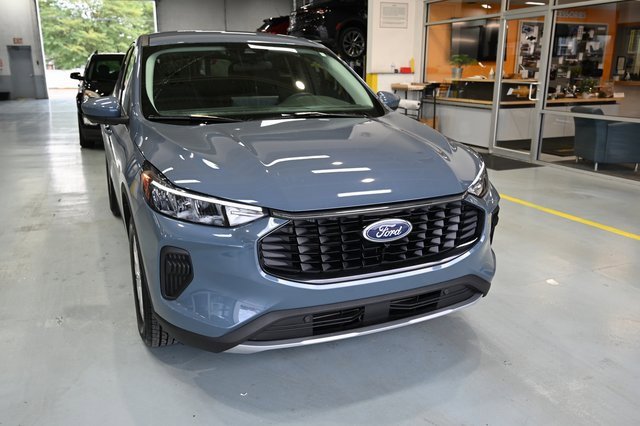 Used 2023 Ford Escape Active w/ Tech Pack #2 image 3