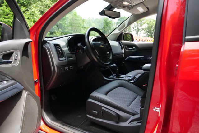 Used 2015 Chevrolet Colorado Z71 AWD/4WD image 10