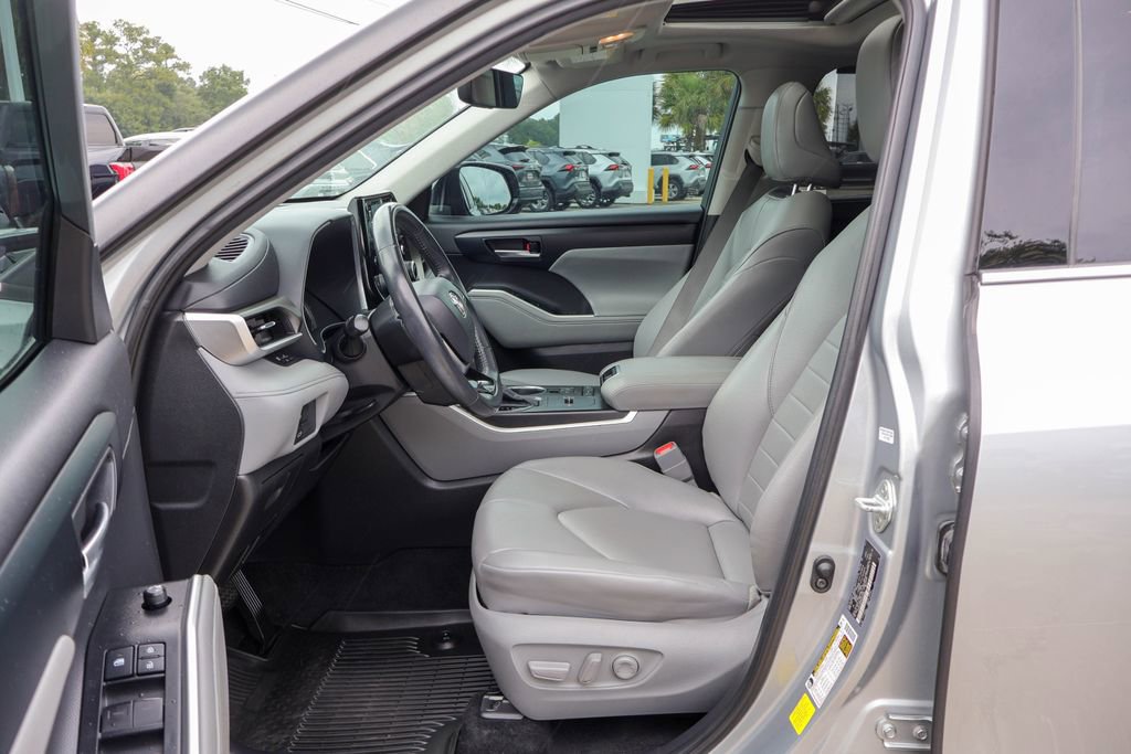Used 2021 Toyota Highlander XLE FWD image 8