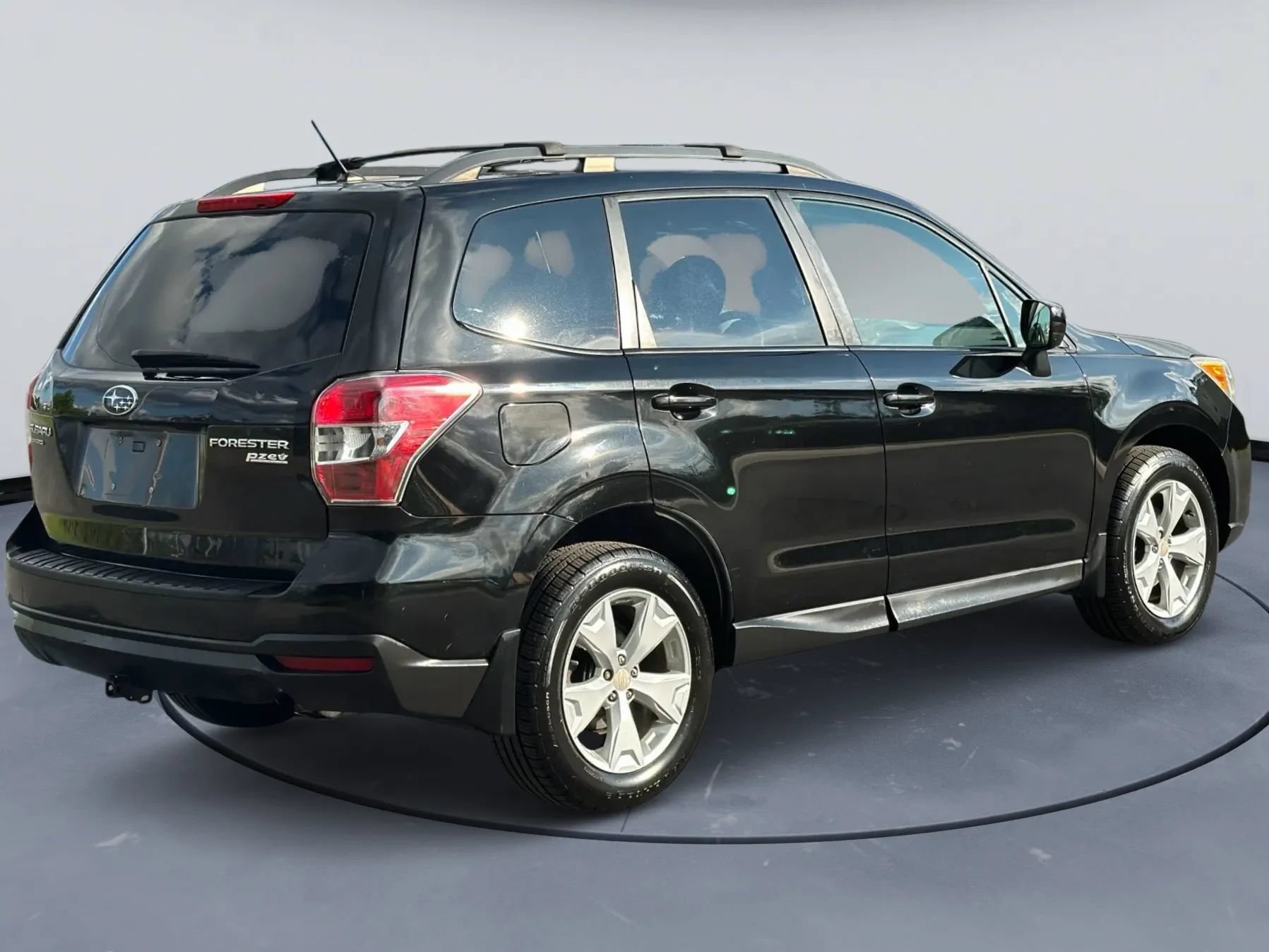 Used 2015 Subaru Forester 2.5i Premium w/ All-Weather Package AWD/4WD image 9