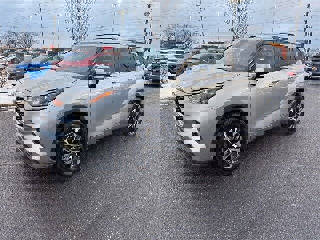Used 2023 Toyota Highlander XLE image 14